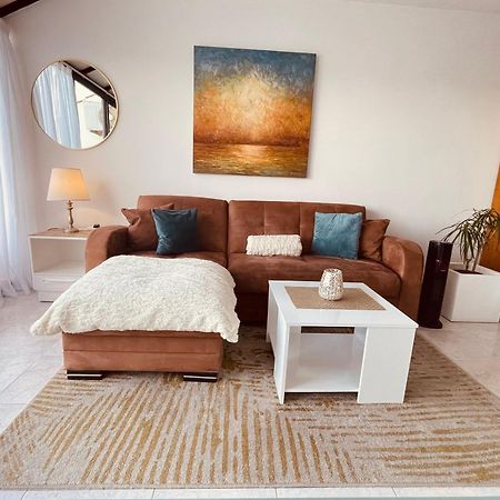 Seafront Apartment Terrace, Lounger & Panoramic Ocean Views Меллиеха Экстерьер фото