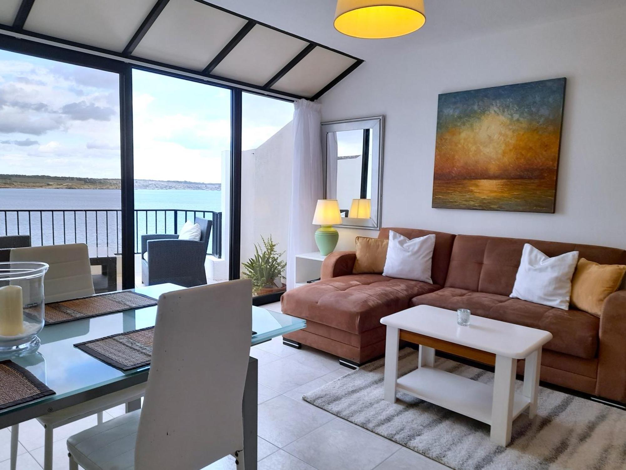Seafront Apartment Terrace, Lounger & Panoramic Ocean Views Меллиеха Экстерьер фото
