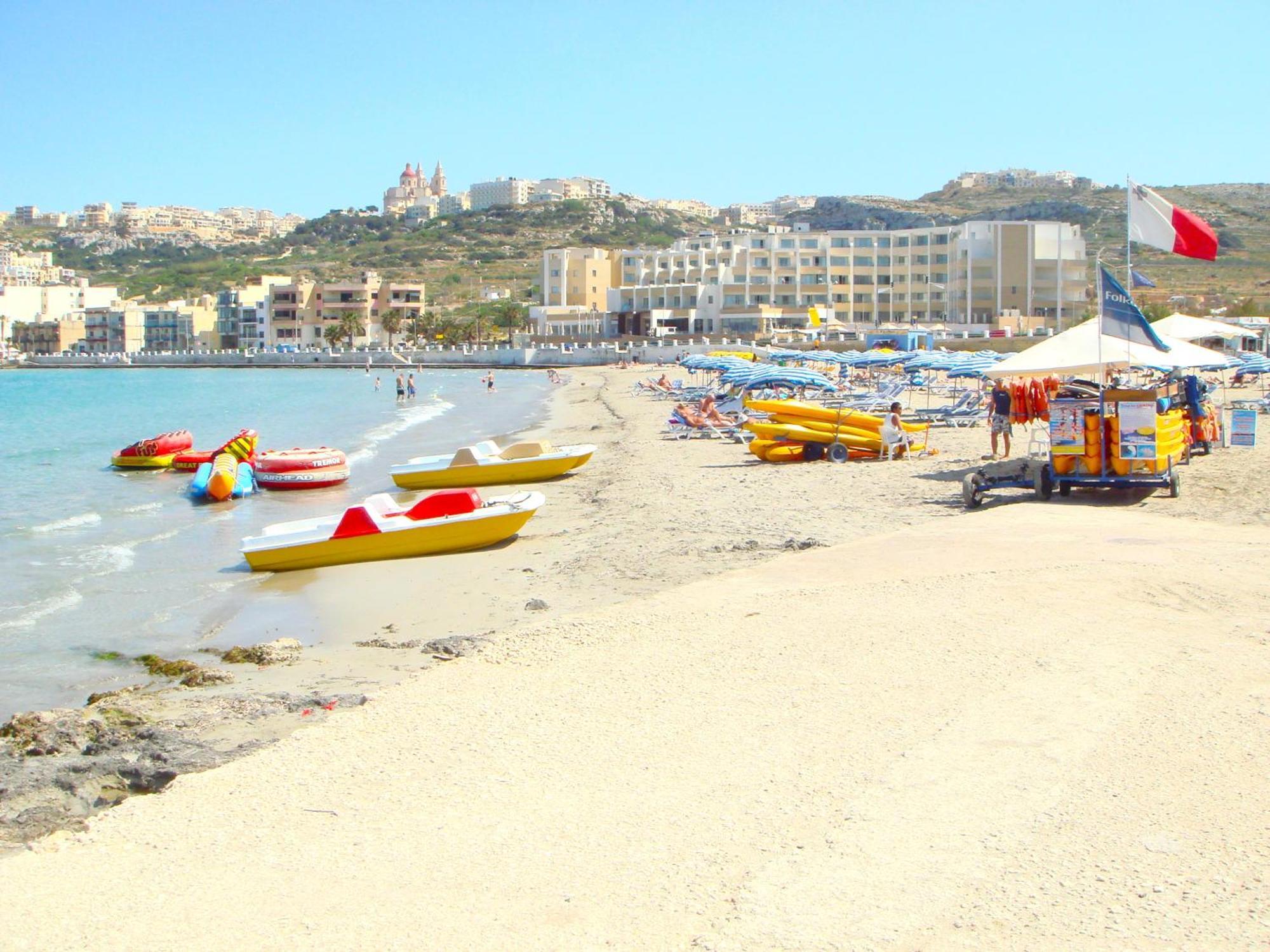 Seafront Apartment Terrace, Lounger & Panoramic Ocean Views Меллиеха Экстерьер фото