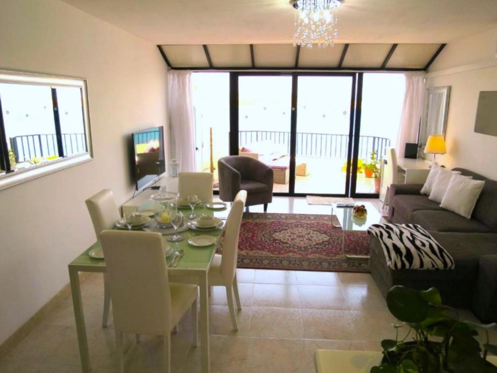 Seafront Apartment Terrace, Lounger & Panoramic Ocean Views Меллиеха Номер фото
