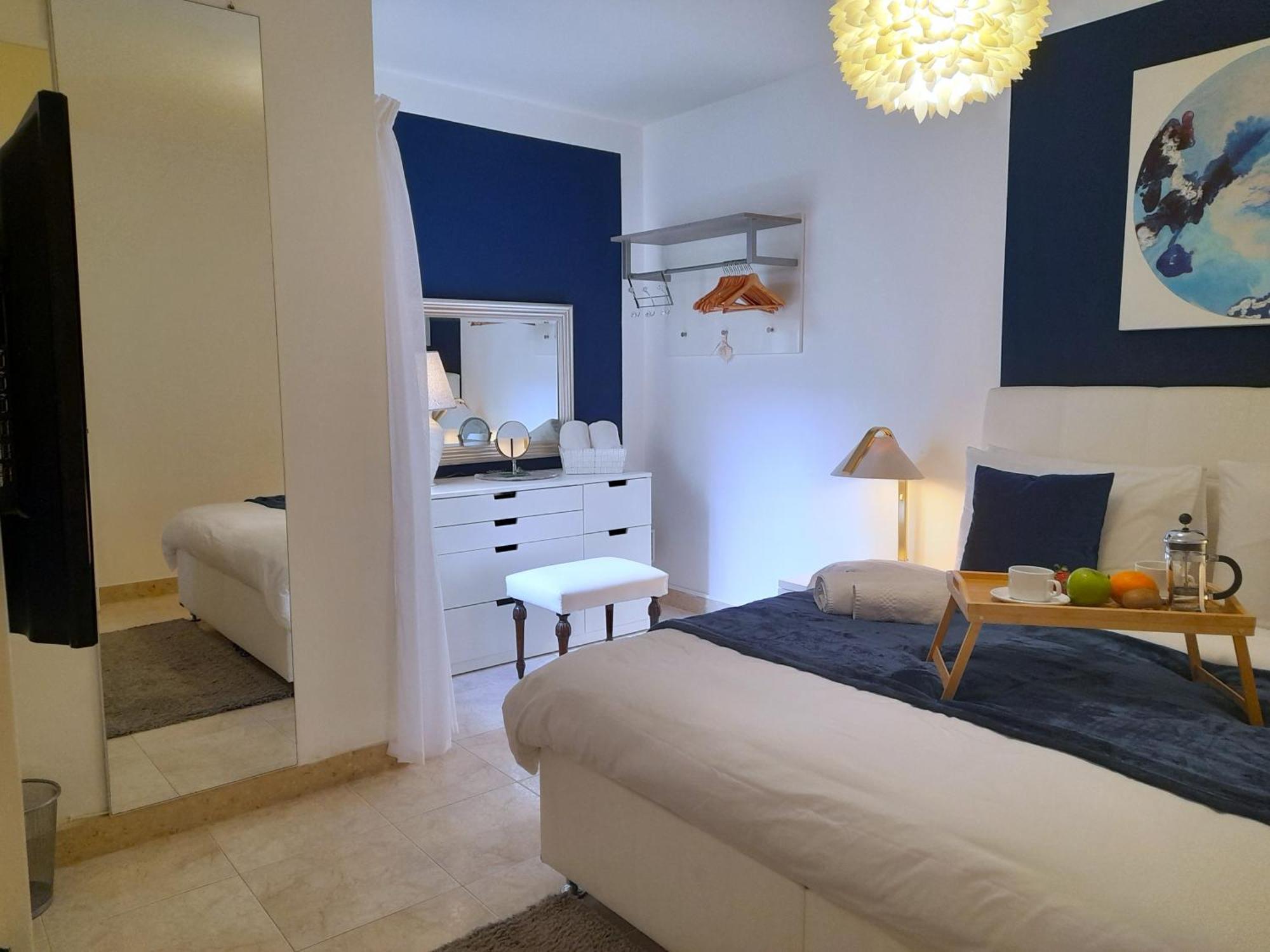 Seafront Apartment Terrace, Lounger & Panoramic Ocean Views Меллиеха Экстерьер фото
