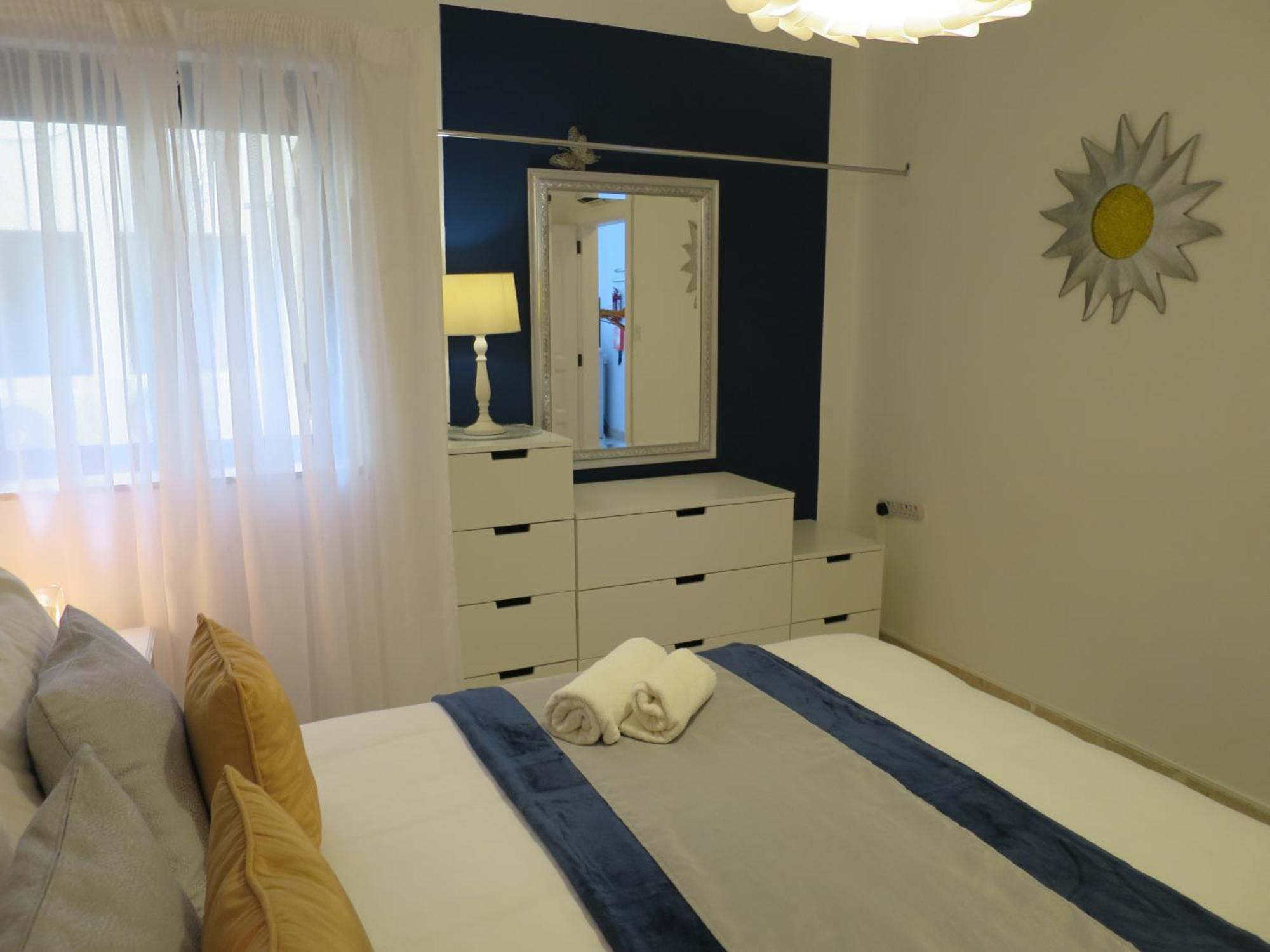 Seafront Apartment Terrace, Lounger & Panoramic Ocean Views Меллиеха Номер фото