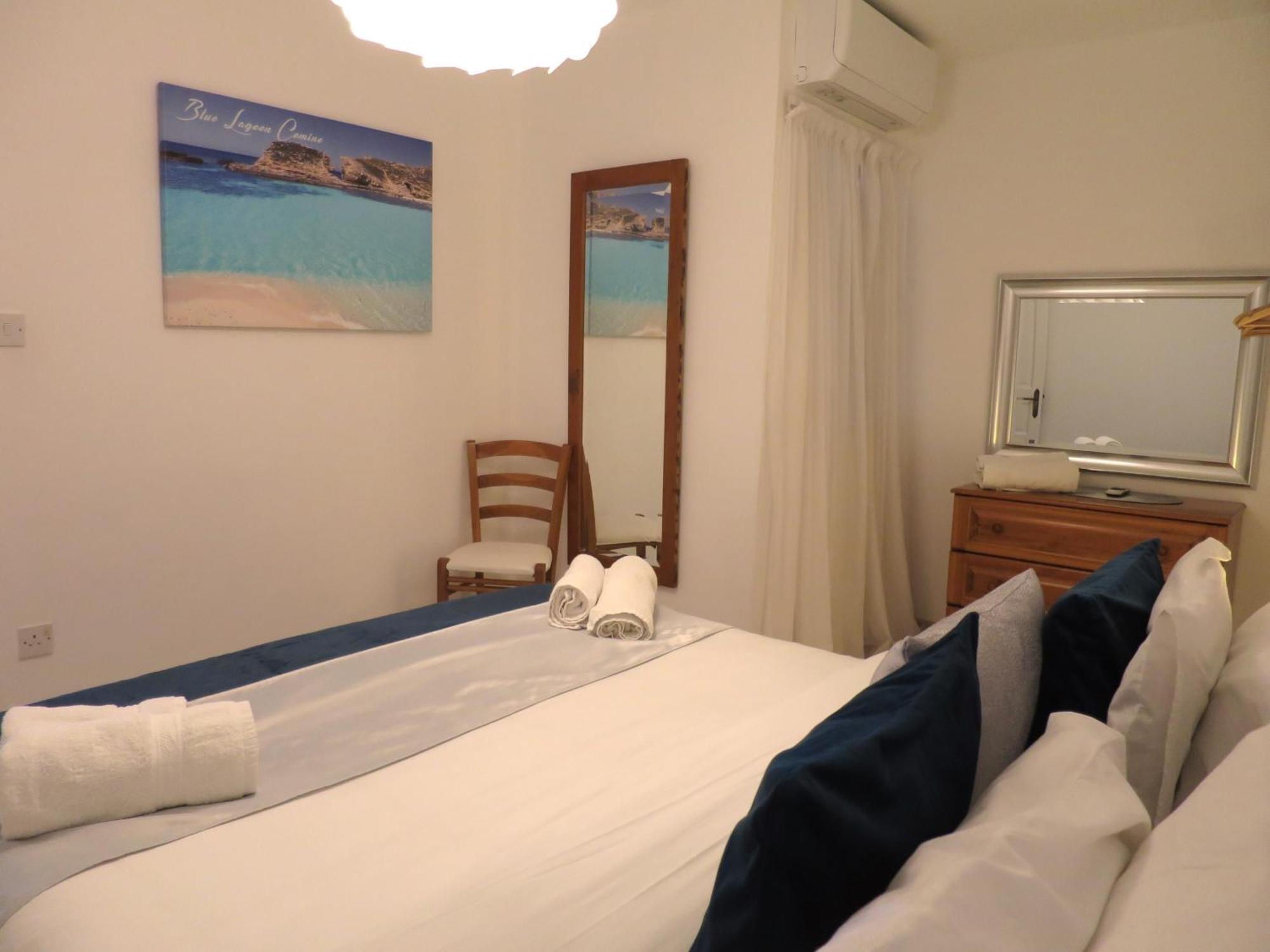 Seafront Apartment Terrace, Lounger & Panoramic Ocean Views Меллиеха Номер фото