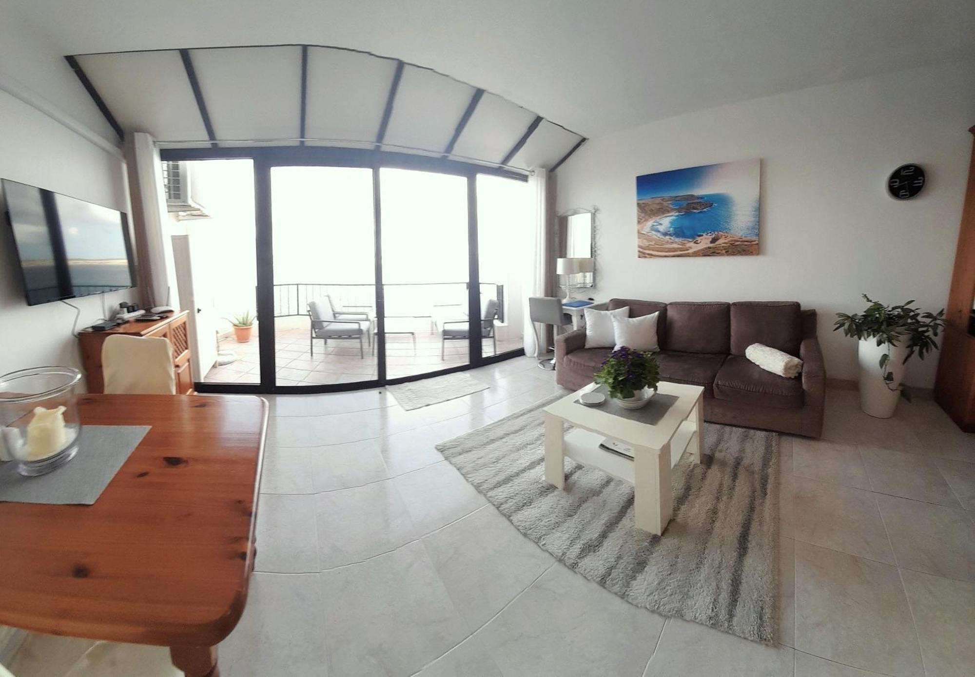 Seafront Apartment Terrace, Lounger & Panoramic Ocean Views Меллиеха Номер фото