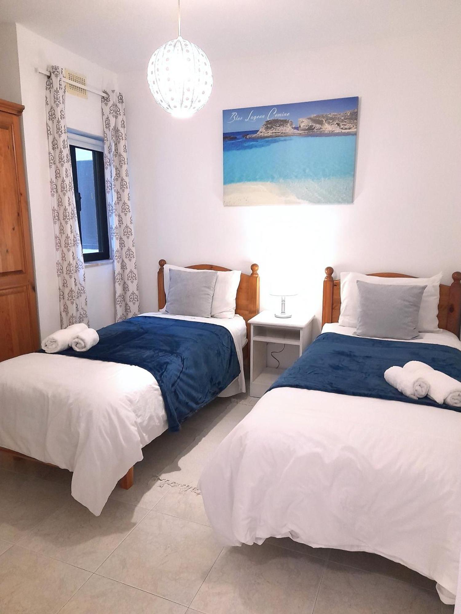 Seafront Apartment Terrace, Lounger & Panoramic Ocean Views Меллиеха Экстерьер фото